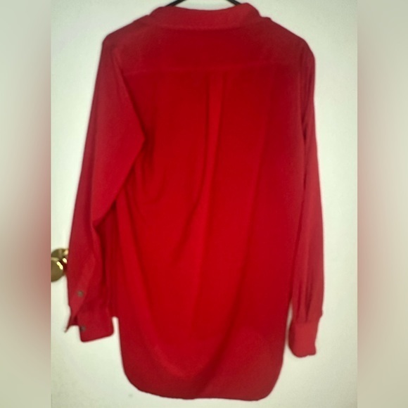 Two by Vince Camuto Women Red Long Sleeve Silk Blouse button detail size small‎ - Picture 4 of 11